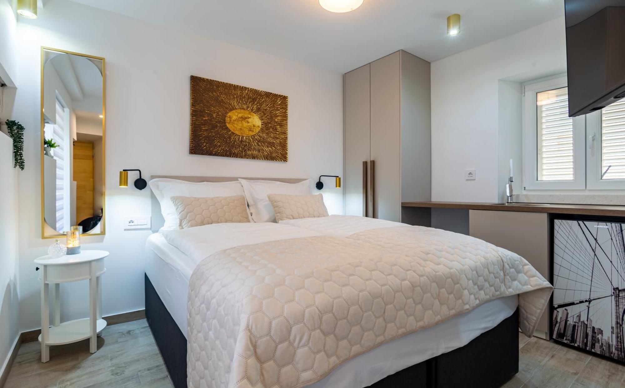 Luxury Lifestyle Rooms สปลิท ภายนอก รูปภาพ
